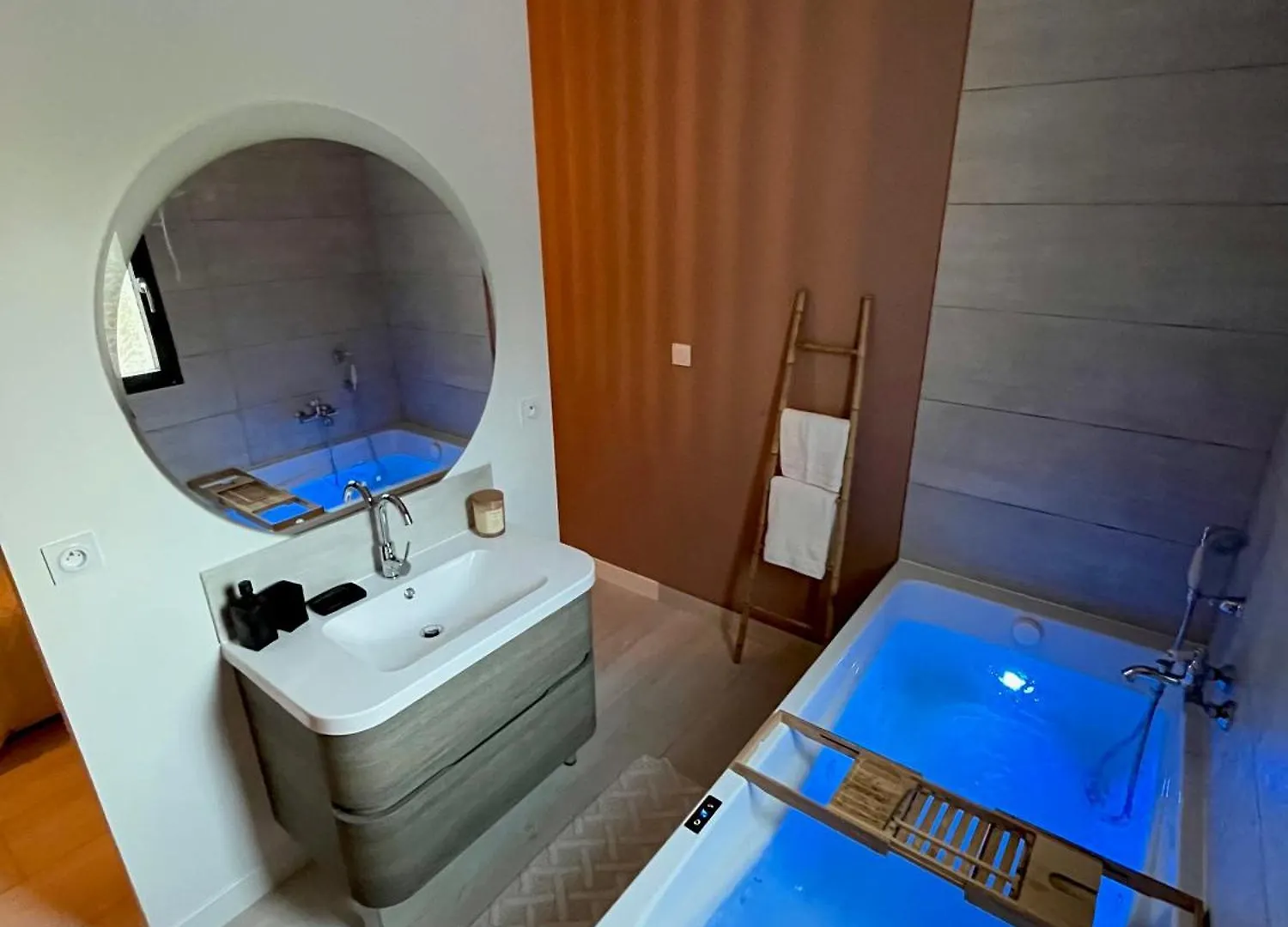 Maison D'Exception مونتيو